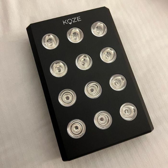 KOZE Mini Red Light Therapy device, highlighting its convenience for skin and health treatment.